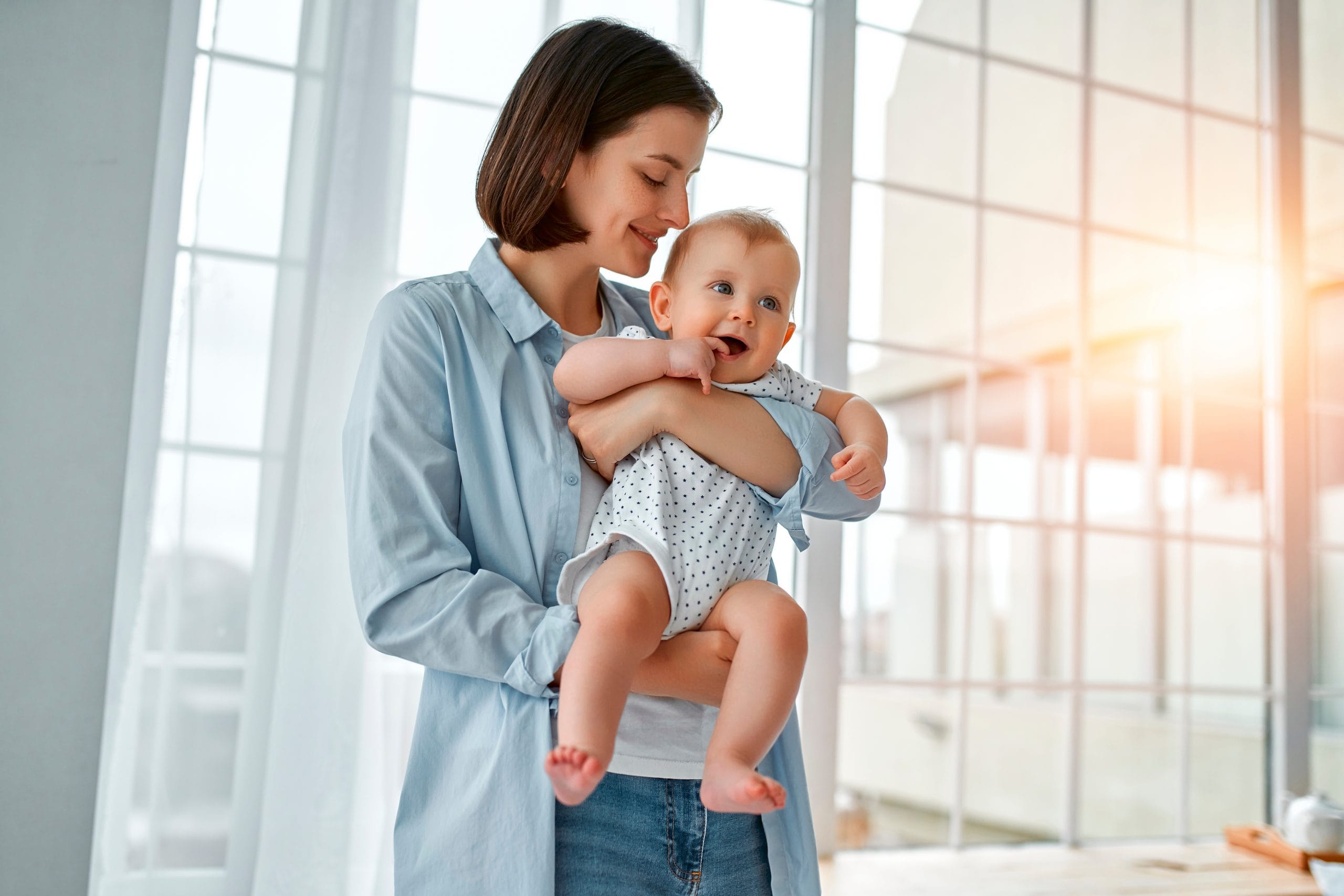 Asymetria ułożeniowa u niemowląt – jak ją rozpoznać i co robić w domu?